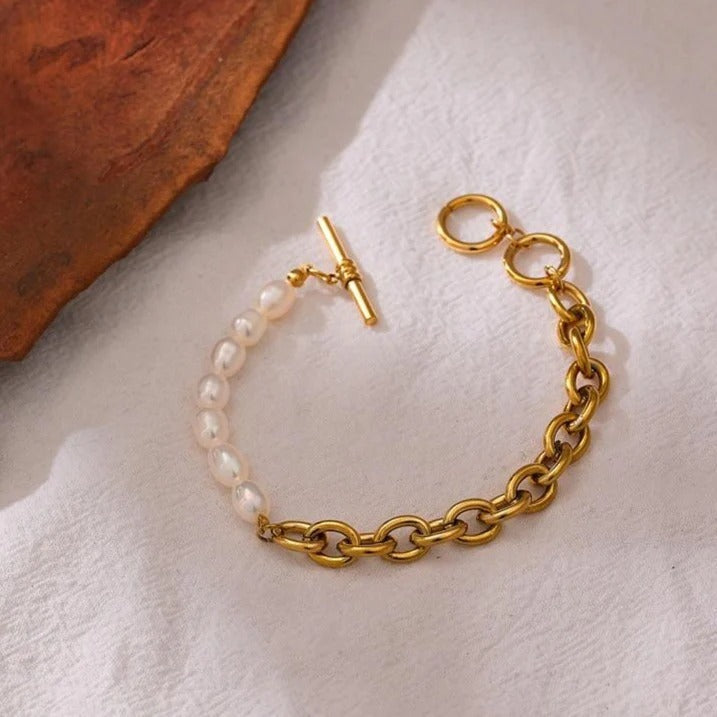 Revelation of Possibilities - 18k Chain Toggle Clasp Bracelet with Pearls