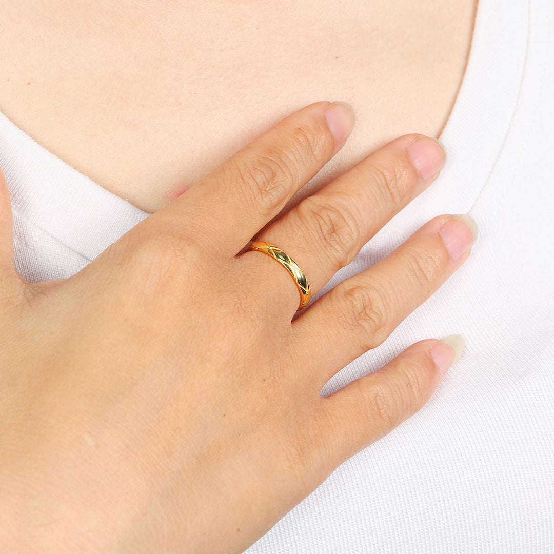 Classic Hatch Ring