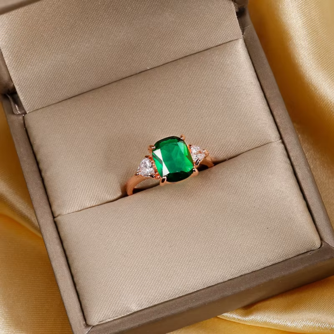 Luck - Green Zirconia Ring in Gold