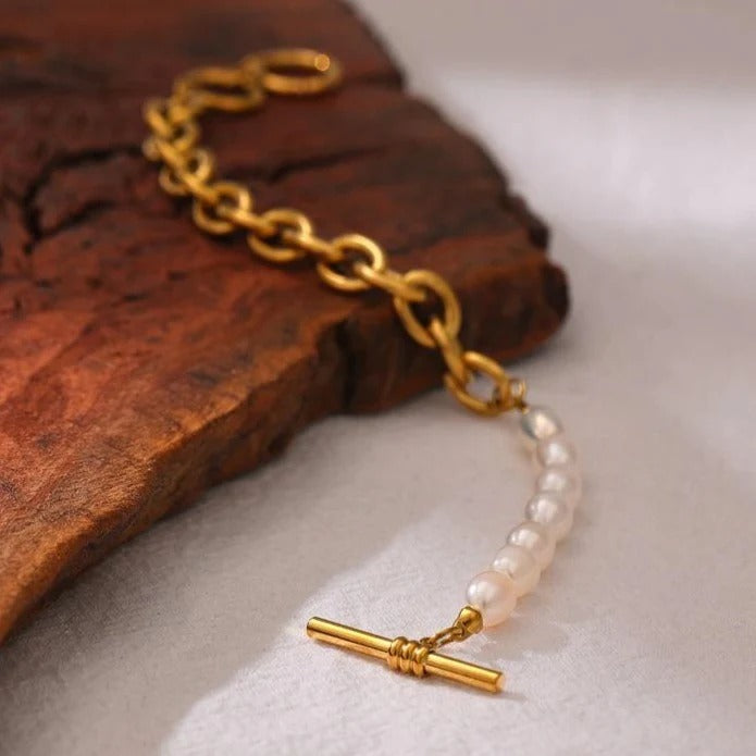 Revelation of Possibilities - 18k Chain Toggle Clasp Bracelet with Pearls