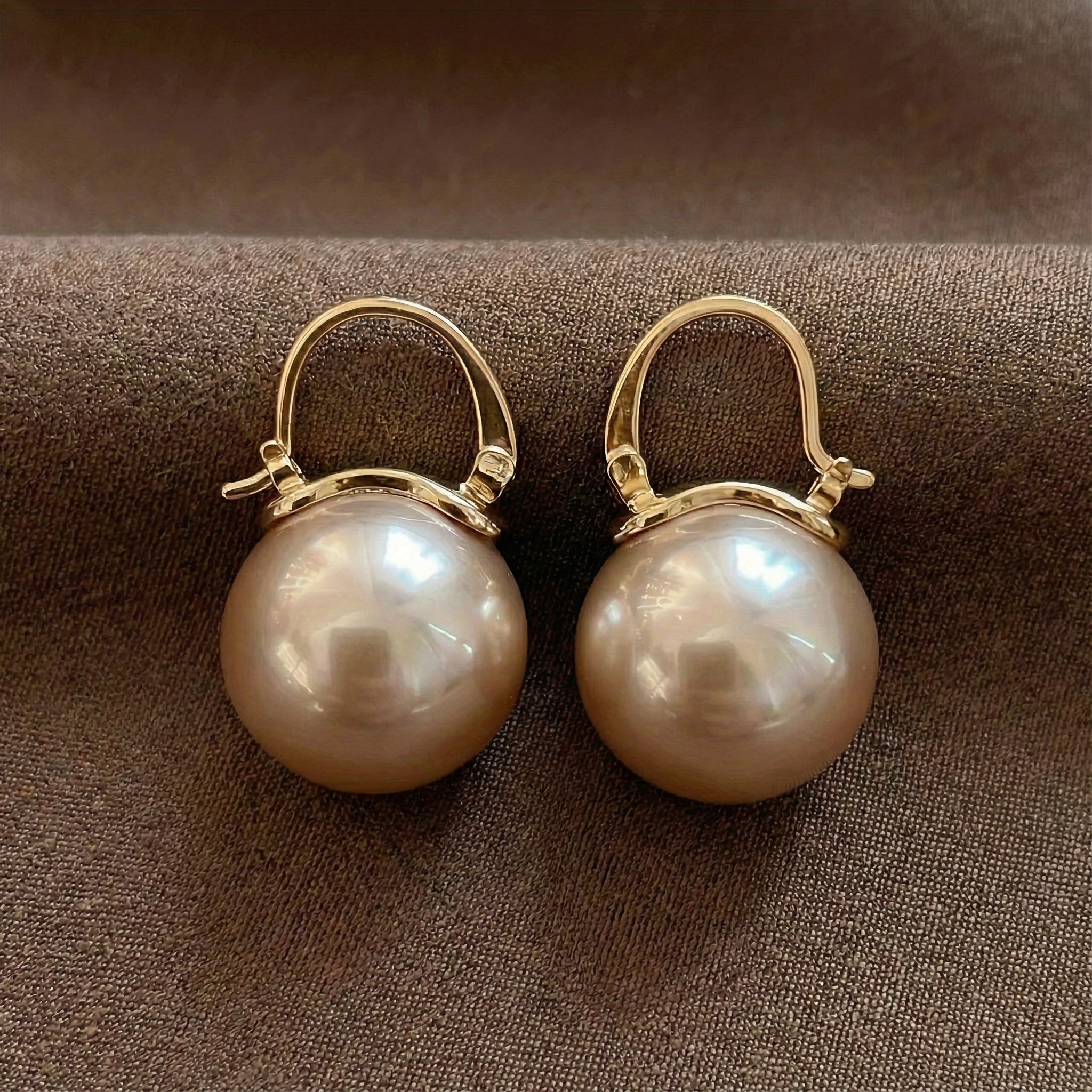 Touch of Pearls Earrings